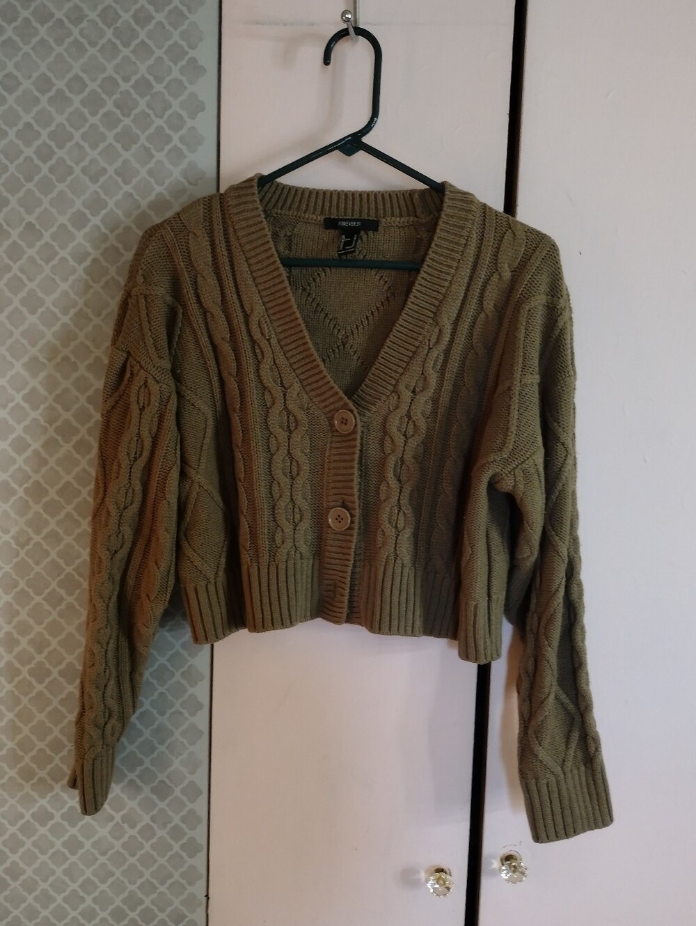 Forever 21 Olive Cable Knit V‑Neck Cropped Cardigan